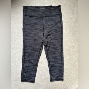 Women’s Black Athletic Leggings, Side Pockets, Capri Length, Thin-Stripe Pattern